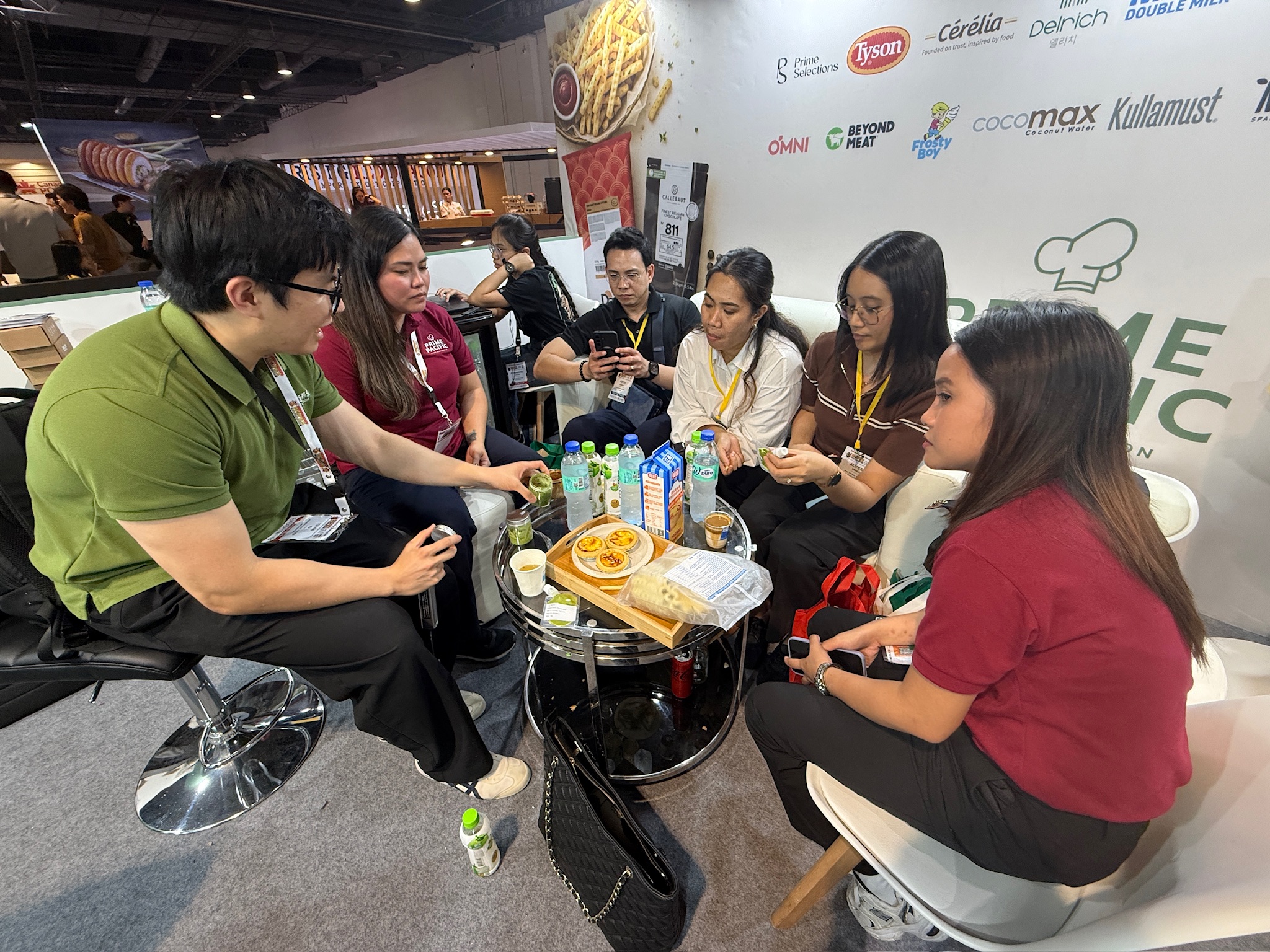 The Nutoast founder discussing pistachio applications with local convenience retail representatives.